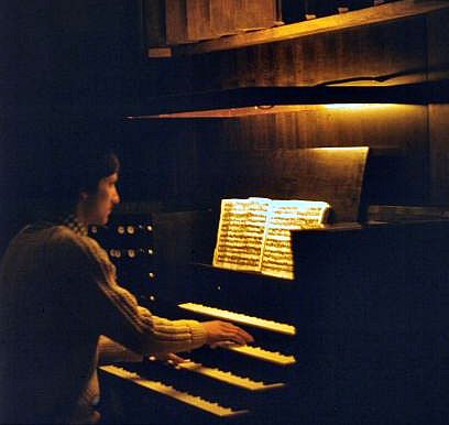 Органист Юрий Лукин играет в Temppeliaukio Rock Church, фото 1981 года